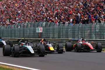 Verstappen cita 'quase batida' na primeira volta em Spa e ironiza regras: F1 2026 às vezes pode ser uma selva