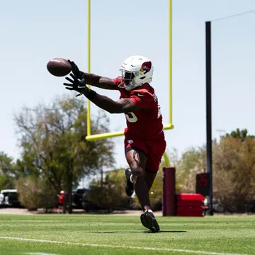 Rivaldo Fairweather busca estreia na NFL como filho de fã e irmão de 'Ronaldo'