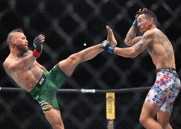 Conor McGregor vs Max Holloway: Fotos da Luta no UFC 329