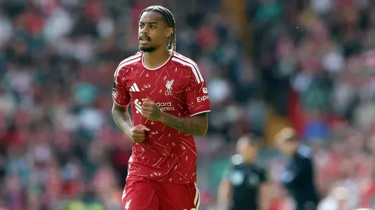 Barcola ainda busca primeiro gol pelo Liverpool e investimento de R$ 839 milhões aumenta a cobrança